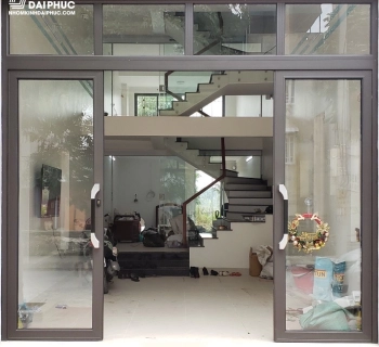 <p style="text-align: center;"><strong>Cửa Trượt Quay</strong></p>